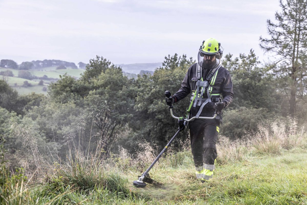 BCX4500_Pro-X_Grass Trimmers and Brush Cutters_Action_(1) BCX4500_Pro-X_Grass Trimmers and Brush Cutters_Action_(1)