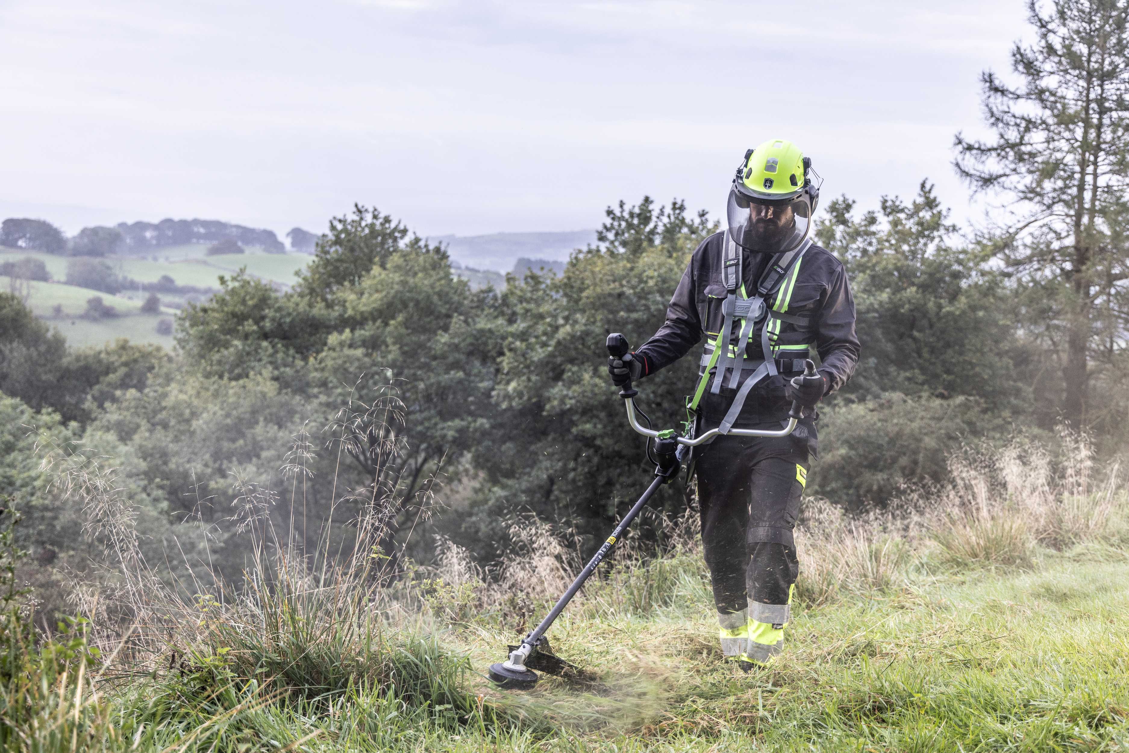 BCX4500_Pro-X_Grass Trimmers and Brush Cutters_Action_(1) BCX4500_Pro-X_Grass Trimmers and Brush Cutters_Action_(1)